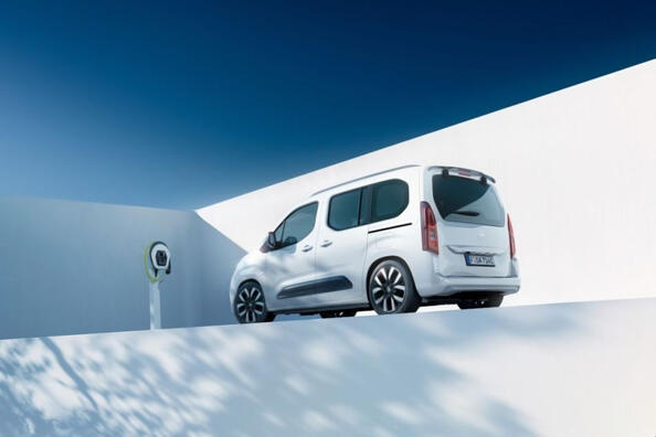 Обзор Opel Combo Electric: компактный и практичный электроминивэн фото 2
