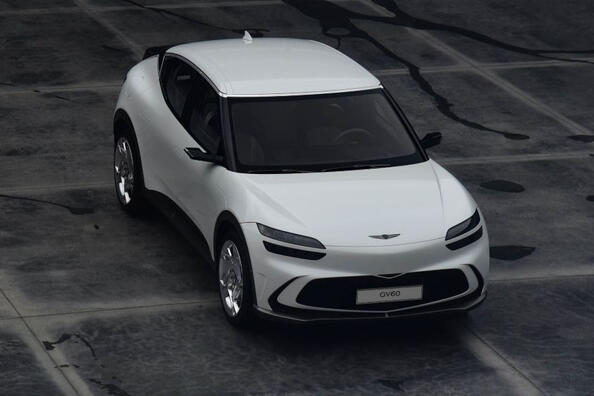 Genesis GV60: обзор электрического кроссовера