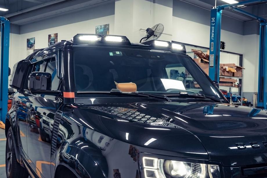 Land Rover Defender 2019- гг. Козырёк лобового стекла с 4 LED Image