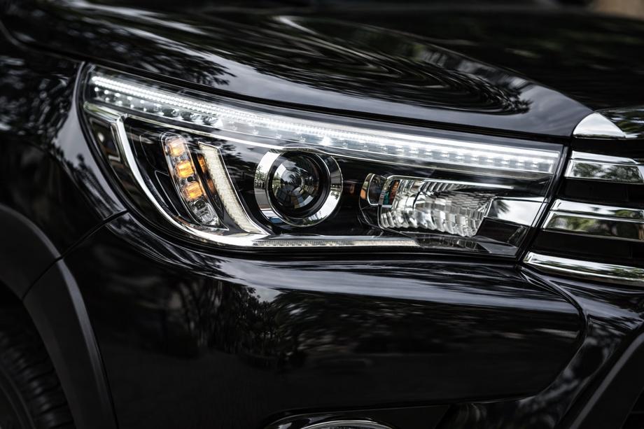 Toyota Hilux 2015- гг. Передние фары OEM V2 2015-2019 (под ксеноновую или LED лампу, комплект 2 шт.) Image