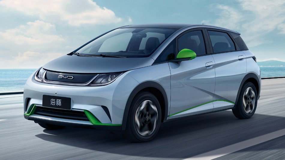 BYD Dolphin 2024: обзор компактного электромобиля