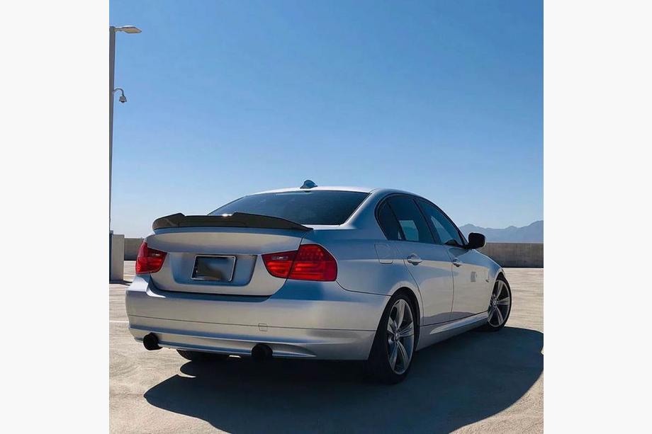 BMW 3 серия E90/E91 2005-2011 гг. Спойлер крышки багажника FRP V1 (SD) Фото 3