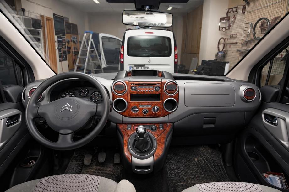 Peugeot Partner Tepee 2008-2018 гг. Тюнинг салона авто (цвета в ассортименте) Image