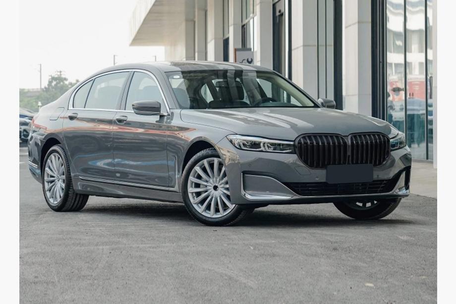BMW 7 серия G11/G12 2015-2022 гг. Ноздри 1 Полоса (2019-2022, Черный Глянец) Image