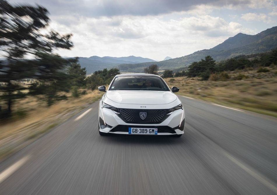 Peugeot e-308: Обзор стильного электрохэтчбека