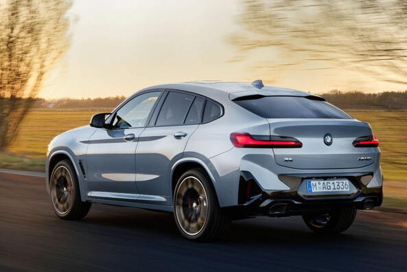 Обзор купевидного кроссовера BMW X4: Рестайлинговая версия фото 4