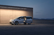Обзор электрического минивэна Volvo EM90 фото 3