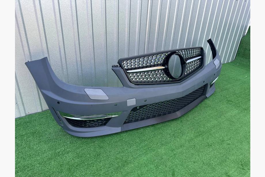 Mercedes C-class W204 2007-2015 гг. Передний бампер 2011-2014 AMG C63 с решеткой Diamond Black Image