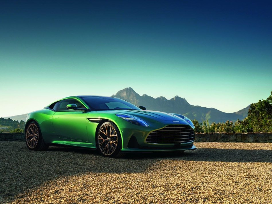 Обзор спортивного купе Aston Martin DB12 2024 года