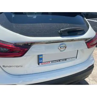 Хромированная накладка над номером (нержавейка) Nissan Qashqai 2014-2021 гг. фото 2
