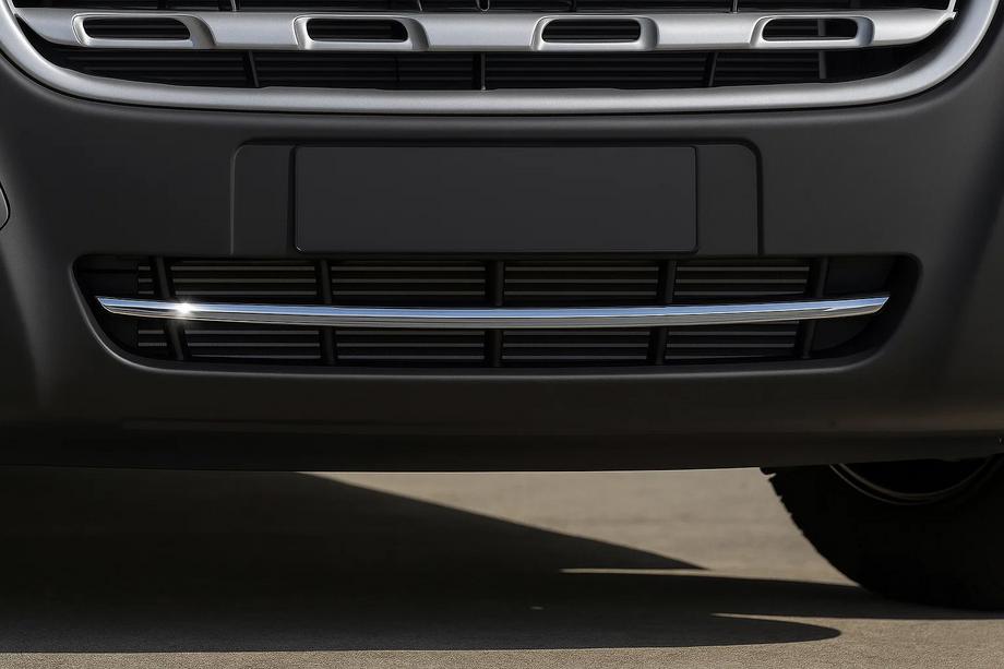 Nissan NV400 2010-2024 гг. Накладка на бампер из нержавеющей стали Image