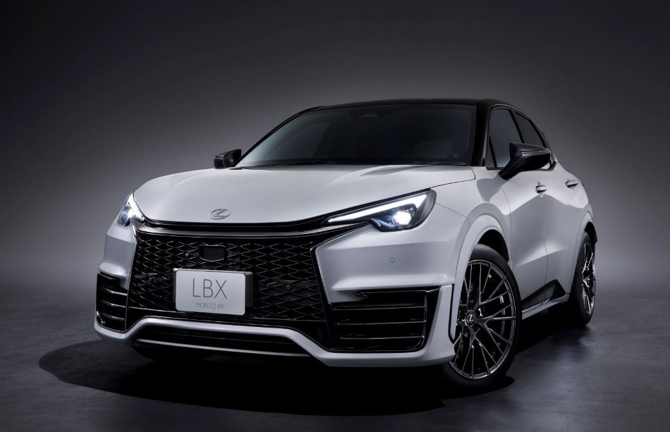 Обзор Lexus LBX 2025: Компактный кроссовер с премиальным акцентом