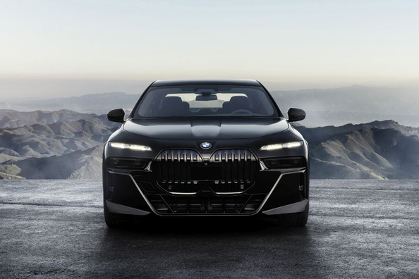 Обзор BMW 7 Series (G70): роскошь и инновации седьмого поколения
