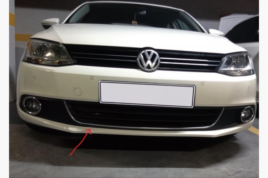 Volkswagen Jetta 2011-2018 гг. Защитная накладка на передний бампер U 2011-2014 нержавейка Image