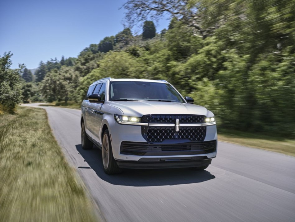 Lincoln Navigator 2025: Обзор пятого поколения флагманского внедорожника