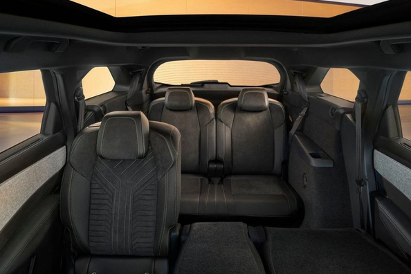 Peugeot e-5008 2024: Обзор электрического семиместного кроссовера фото 6