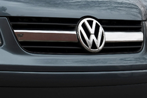 Volkswagen T5 Transporter 2003-2010 гг. Накладки на центральную часть решетки (2 шт, нержавейка) OmsaLine - Итальянская Нержавейка фото 1