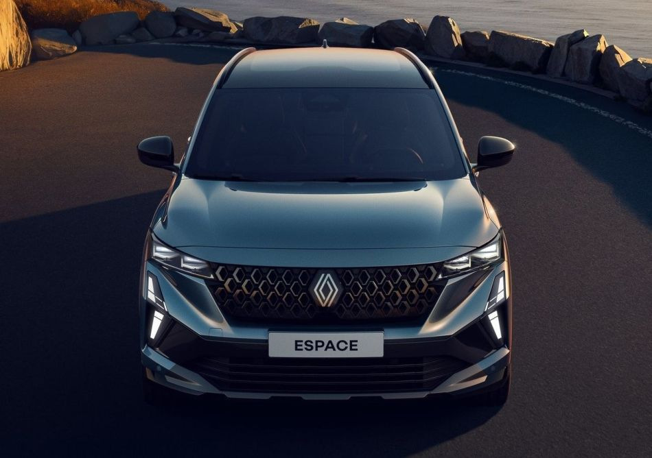 Renault Espace 2025: Обзор обновленного семейного автомобиля