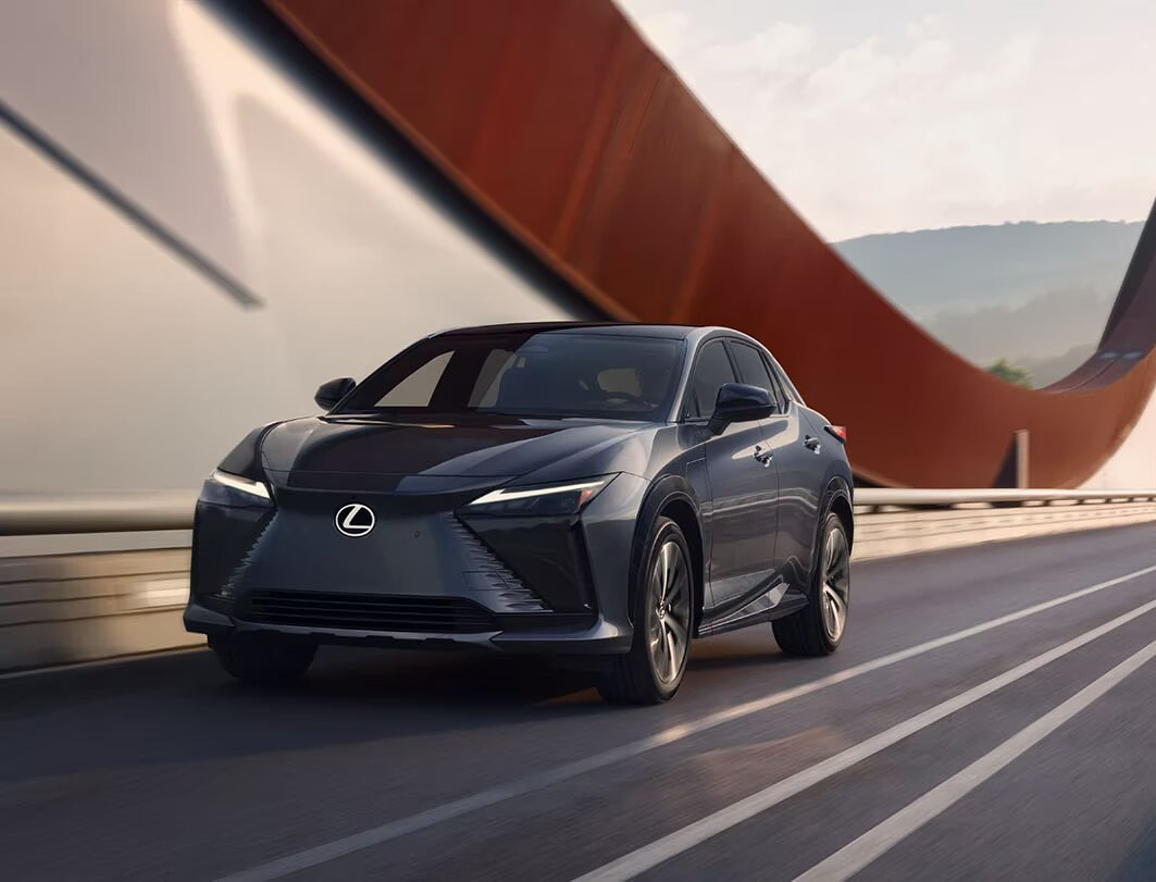 Lexus RZ450e: Обзор электрического кроссовера