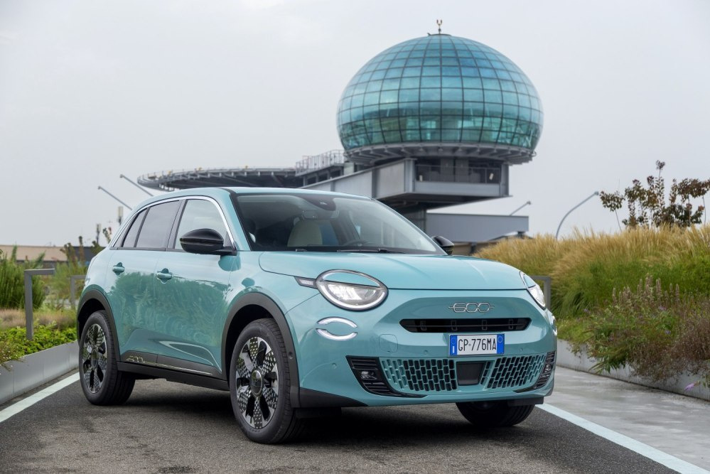 Обзор Fiat 600e: Стильный электрический кроссовер