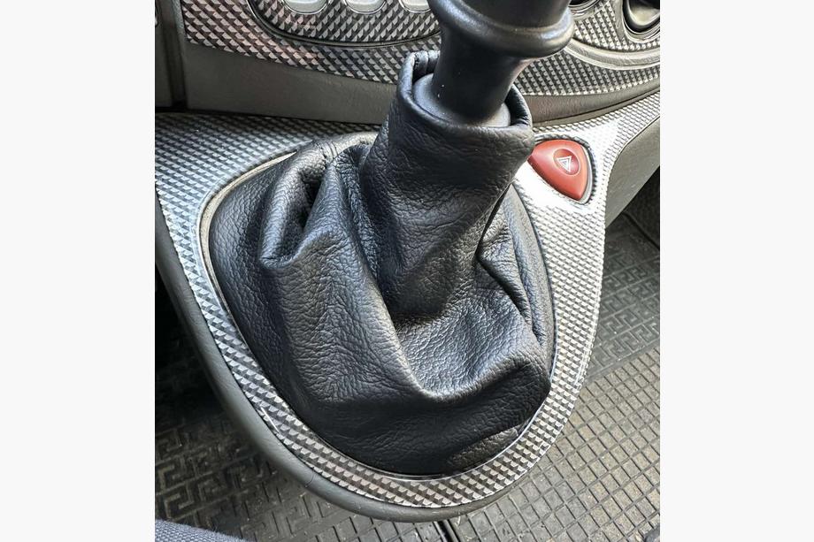 Opel Vivaro 2001–2015 гг. Кожаный чехол для рычага КПП Image