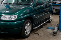 Peugeot Partner 1996-2008 гг. Боковые Подножки Maydos V1 (2 шт., Алюминий и Нержавейка) фото 1