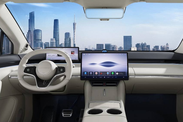 Обзор Luxeed R7: Инновационный электрокроссовер от Huawei и Chery фото 5