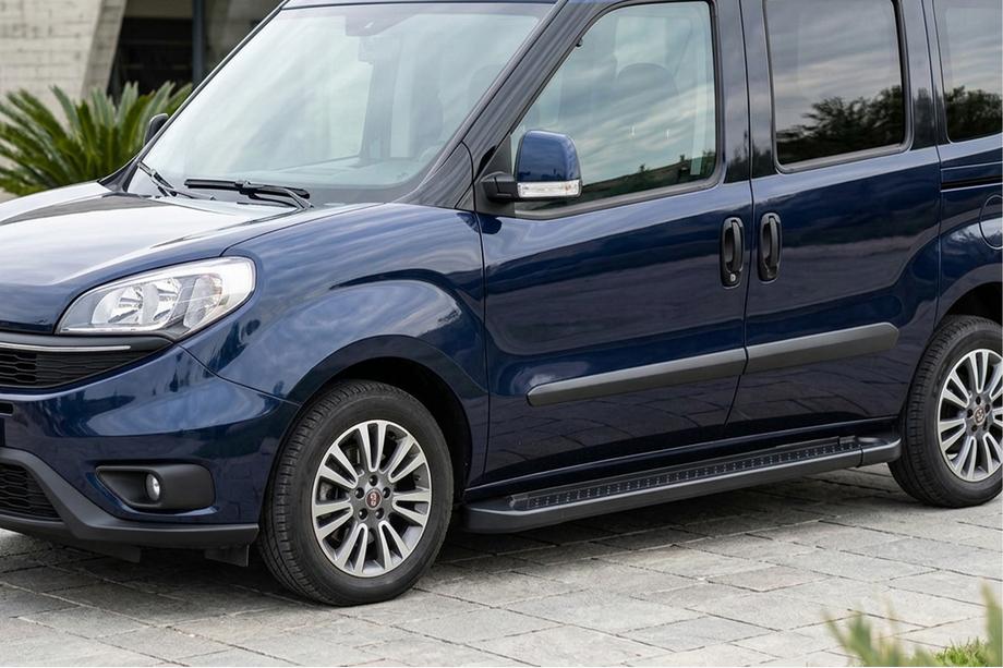 Fiat Doblo II 2010-2022 гг. Боковые Подножки Allmond Black (2 шт., Алюминий) Фото 1