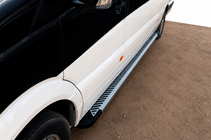 Volkswagen Crafter 2006-2016 гг. Боковые Подножки Line (2 шт., Алюминий) фото 1
