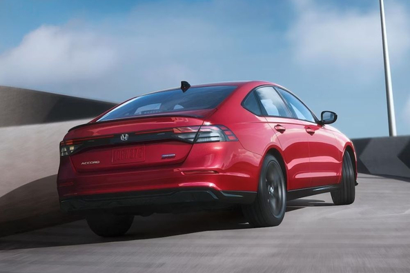 Honda Accord XI поколение: Обзор элегантного седана фото 2