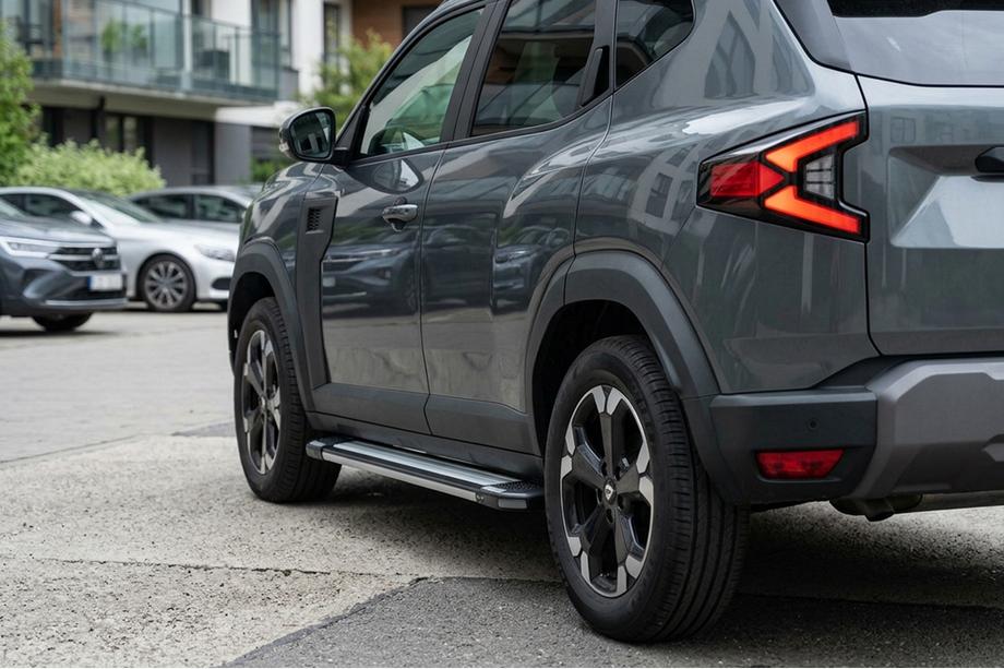 Dacia Duster 2024- гг. Боковые Подножки Rainbow (2 шт., Алюминий) Image