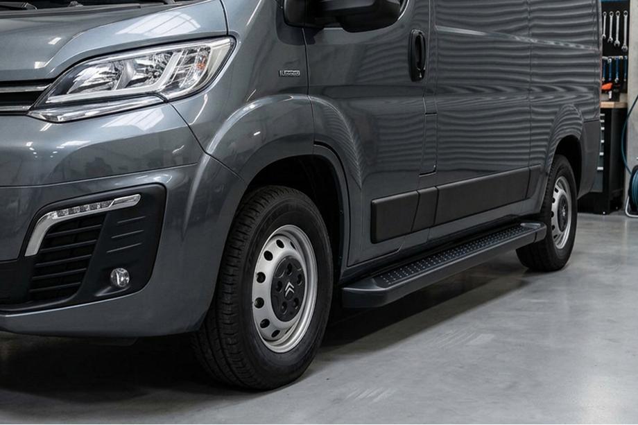 Citroen Jumper 2007-2025 гг. Боковые Подножки Allmond Black (2 шт., Алюминий) Image