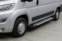 Fiat Ducato 2006-2025 гг. Боковые Подножки Line (2 шт., Алюминий) фото 1