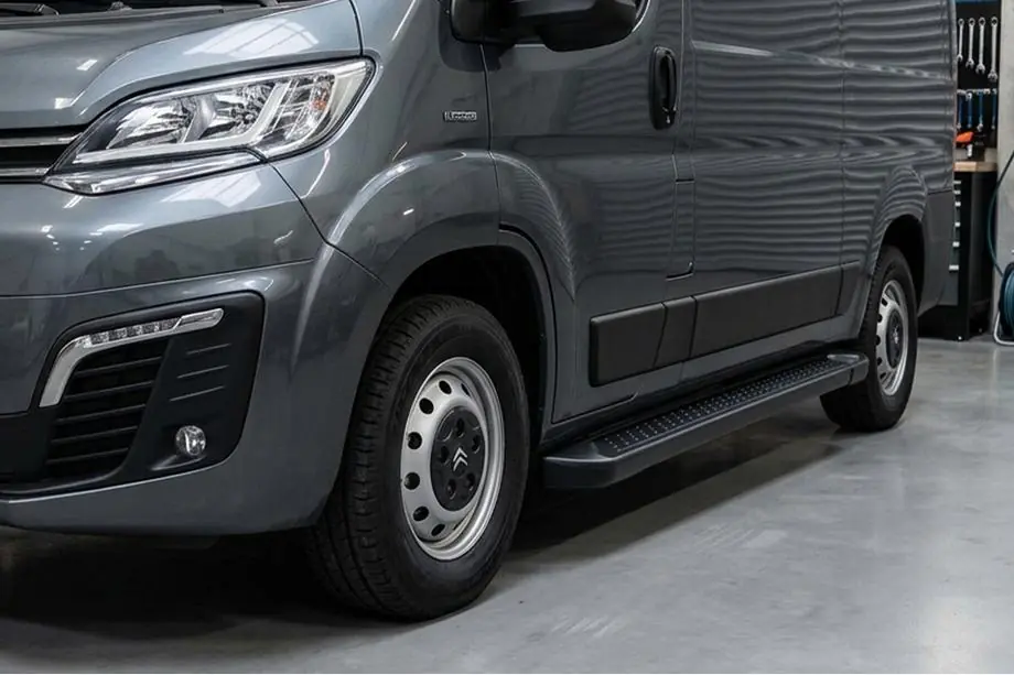 Peugeot Boxer 2006-2025 гг. Боковые Подножки Allmond Black (2 шт., Алюминий) Image