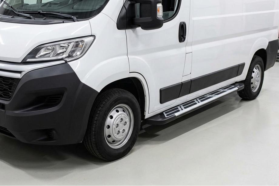 Peugeot Boxer 2006-2025 гг. Боковые Подножки Sunrise (2 шт., Алюминий) Image