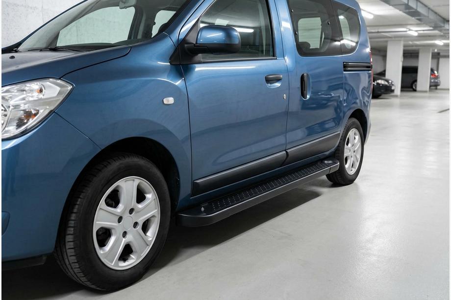 Renault Dokker 2013-2022 гг. Боковые Подножки Allmond Black (2 шт., Алюминий) Image