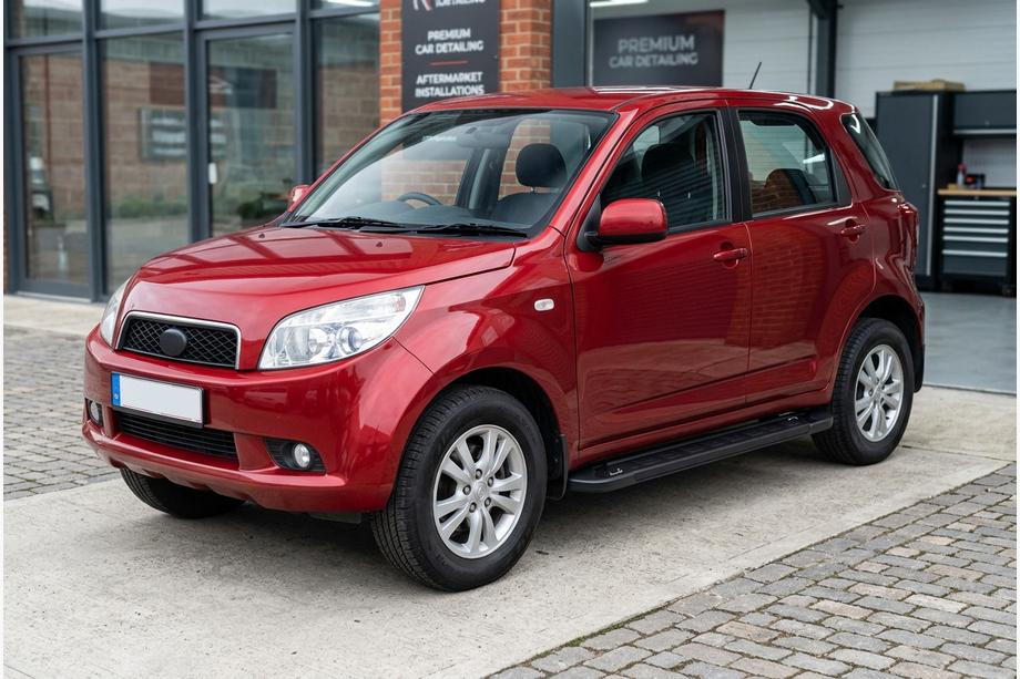 Daihatsu Terios 2006-2017 гг. Боковые Подножки RedLine Black (2 шт., Алюминий) Image