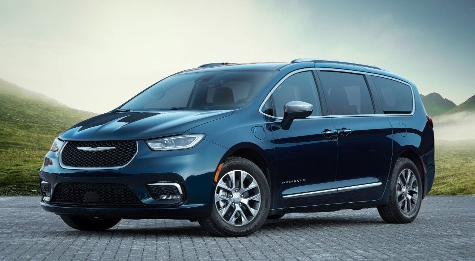 Обзор Chrysler Pacifica: Фейслифт для семейных приключений