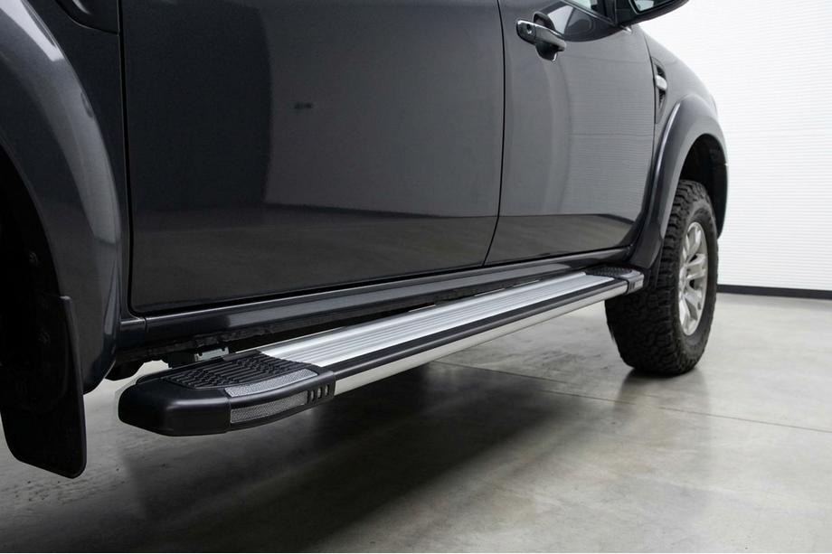 Mazda BT-50 2007-2012 гг. Боковые Подножки Rainbow (2 шт., Алюминий) Image