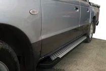 Mazda BT-50 2007-2012 гг. Боковые пороги X5-тип (2 шт, алюминий) фото 1