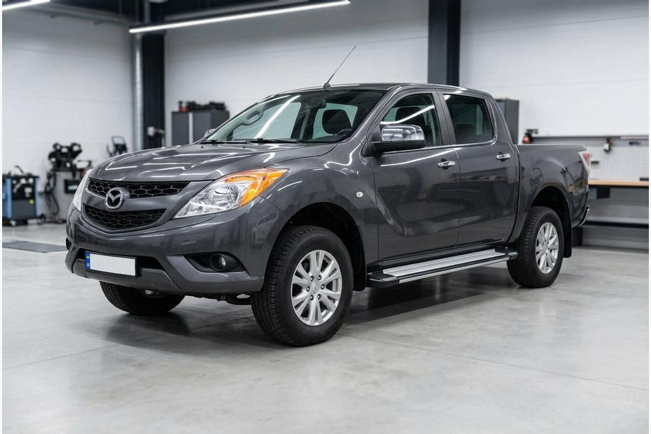 Mazda BT-50 2012- гг. Боковые Подножки Rainbow (2 шт., Алюминий) Image