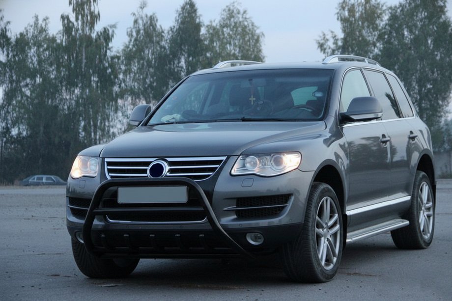 Volkswagen Touareg 2002–2010 гг. Кенгурятник WT003 Black Special (нержавеющая сталь) Фото 4