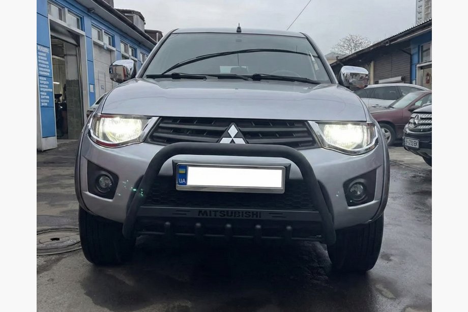 Mitsubishi L200 2006-2015 гг. Кенгурятник WT004 Черный (Нержавейка) Image