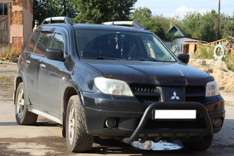 Mitsubishi Outlander 2001-2006 гг. Кенгурятник WT003 Черный Нержавейка Image