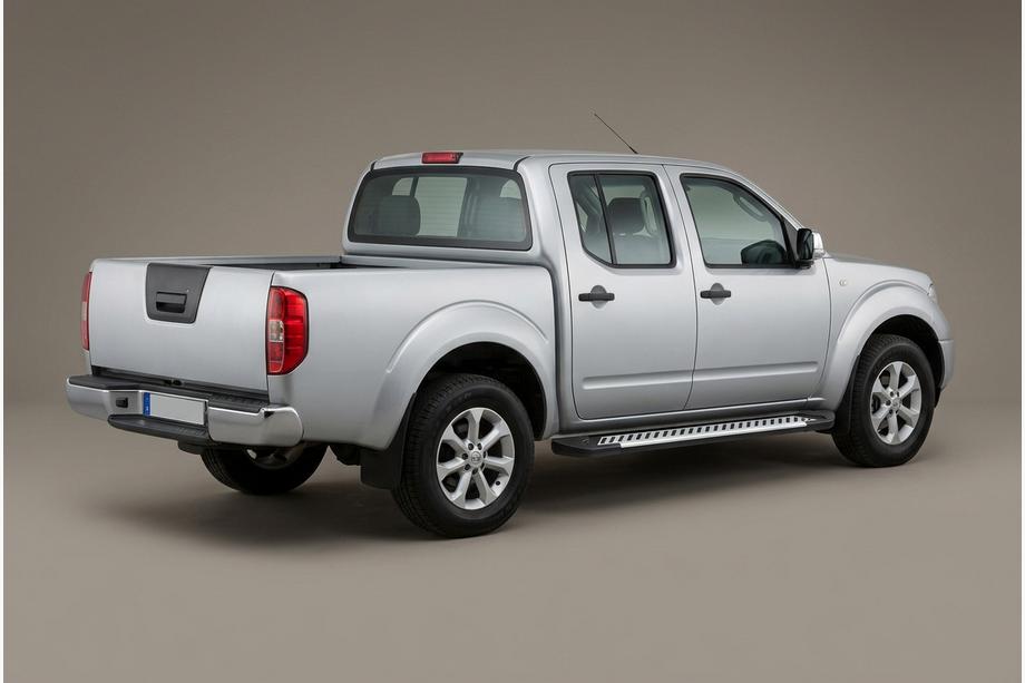 Nissan Navara 2006-2015 гг. Боковые Подножки Line (2 шт., Алюминий) Image