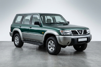 Nissan Patrol Y61 1997-2011 гг. Боковые Подножки RedLine Black (2 шт., Алюминий) фото 1