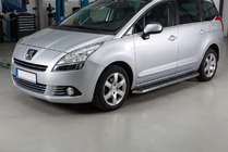 Peugeot 5008 2009-2016 гг. Боковые Подножки Maydos V1 (2 шт., Алюминий и Нержавейка) фото 1