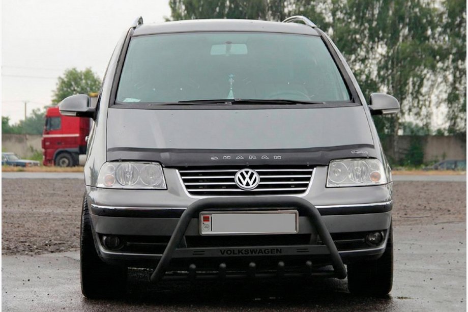 Volkswagen Sharan 2010-2023 гг. Кенгурятник WT004 Black (нерж) Image