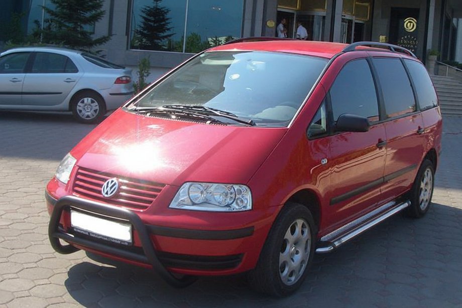 Ford Galaxy 1995-2006 гг. Кенгурятник WT005 Black (нерж) Image