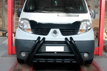 Renault Trafic 2001–2015 гг. Кенгурятник F1-01 Black (нерж.) фото 1